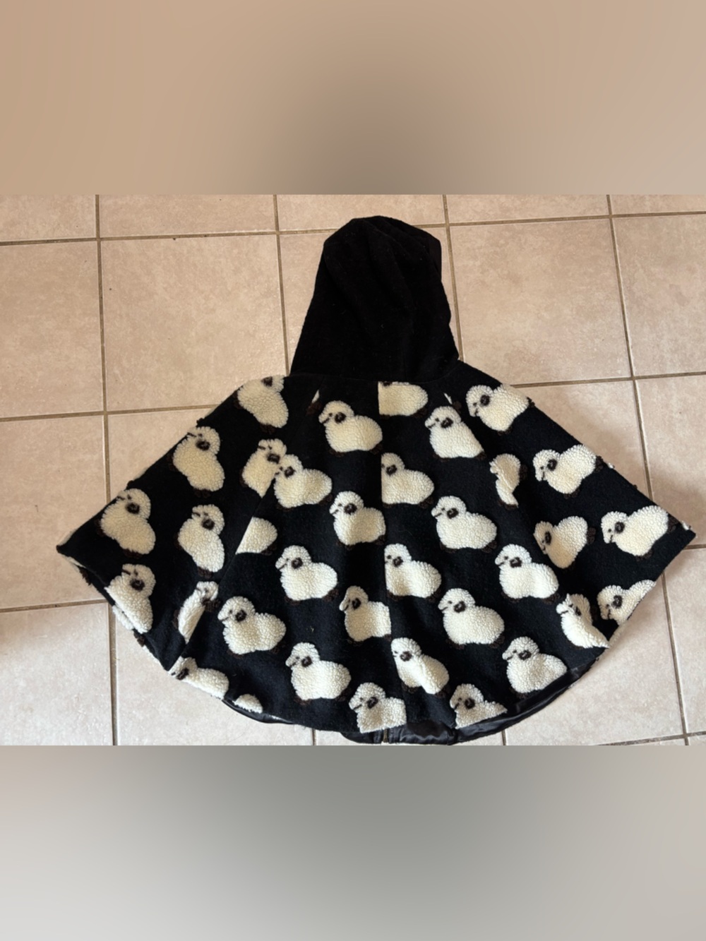 Eva Franco Hooded Lamb Cape size XS/S - Picture 2 of 8